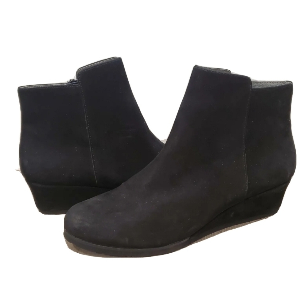 NEW Chocolat Blu Kacy Minimal Low Wedge Bootie